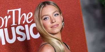 Desde París, Sydney Sweeney lució un vestido ajustado mega escotado y confirma que es la reina de los Juegos Olímpicos