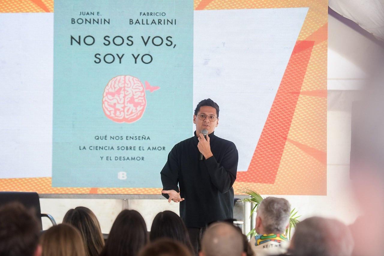 Miles de personas visitaron la Feria del Libro Paraná Lee 2025 y consolidaron el evento como polo cultural de la región