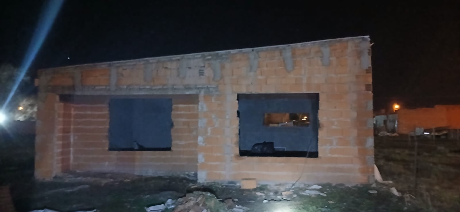 Quiso llevarse las aberturas de una casa en construcción y fue detenido