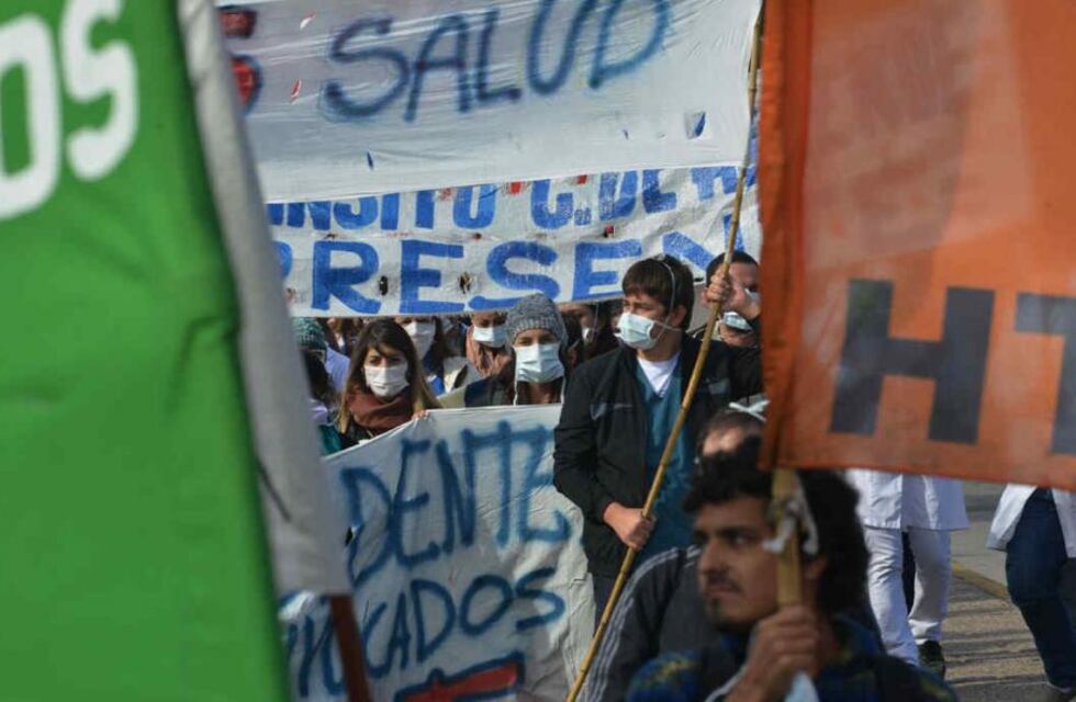 Protestan contra despidos y preparan un paro en hospitales provinciales de Córdoba