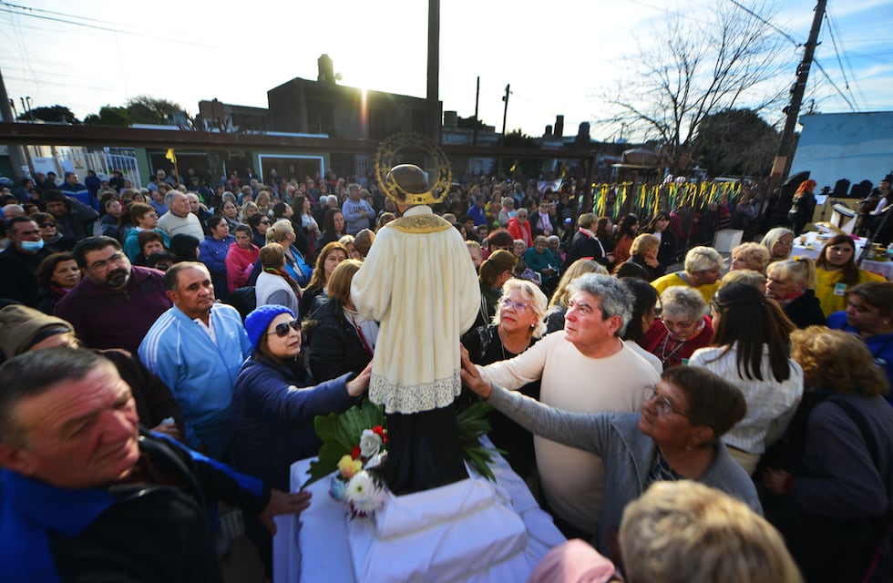 En fotos: la procesión por el Día de San Cayetano en Córdoba, en barrio Altamira