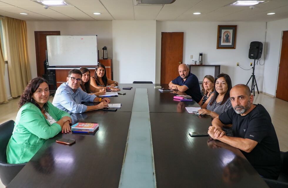 Primera reunión entre la Provincia y los gremios docentes