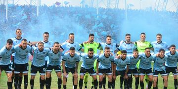Los jugadores de Belgrano en San Nicolás, donde lograron el ascenso a la Liga Profesional. (José Gabriel Hernández)