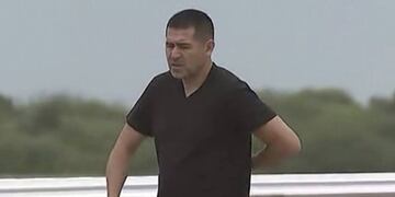 Riquelme no suele ir de visitante, pero esta vez viaja con el plantel.