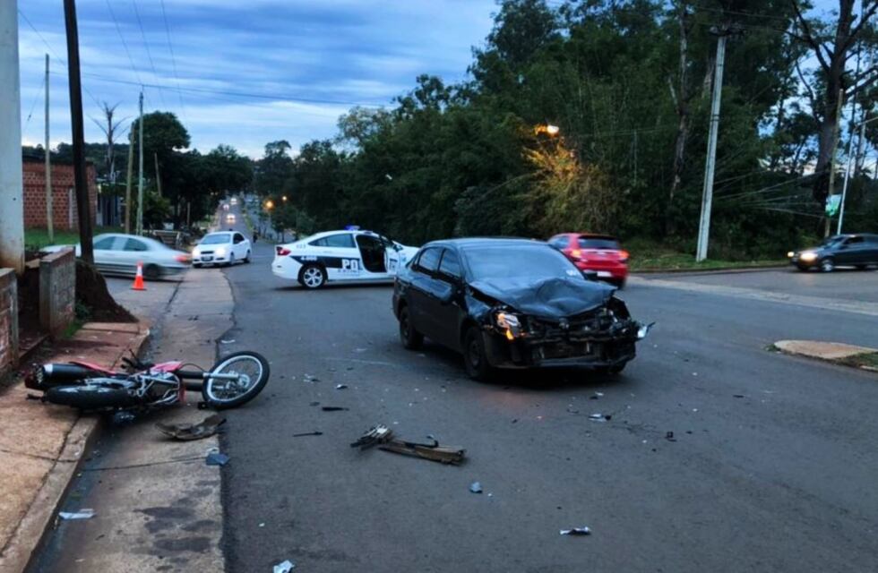 Accidente en Posadas terminó con un motociclista en el hospital