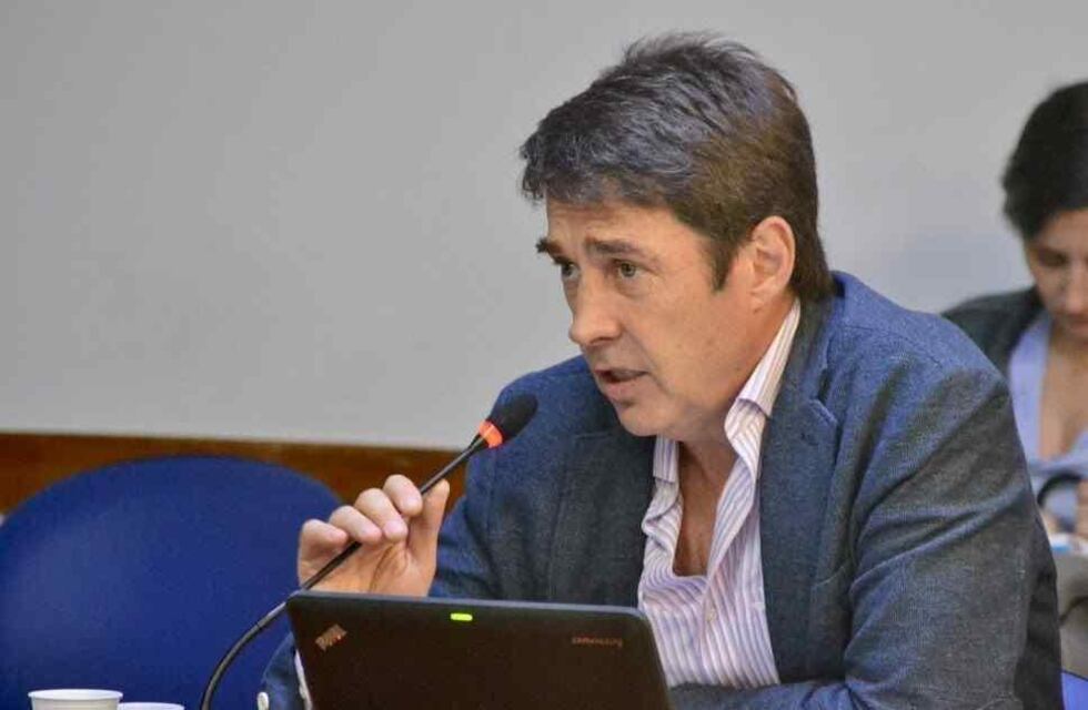 “Las respuestas no son para un diputado de la oposición son para miles de fueguinos”