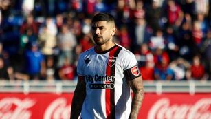 El capitán rojinegro enfrentó al Canalla a pesar de algunos problemas físicos.