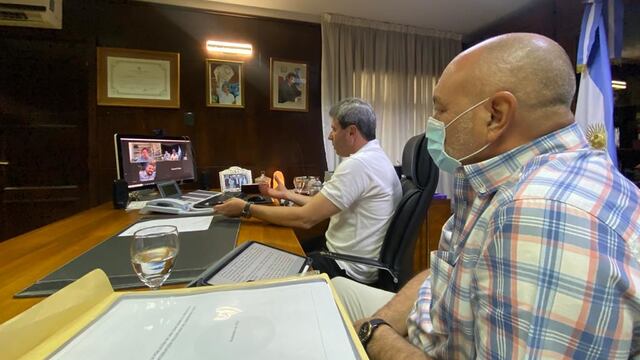 El gobernador Sergio Uñac y el ministro de Obras, Julio Ortiz Andino, en una reunión por el Túnel de Agua Negra/ Si San Juan