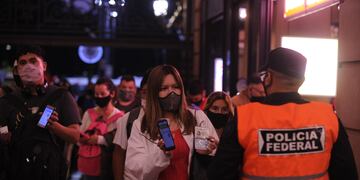 Coronavirus en Argentina Buenos Aires
Covid19 controles en la estación de tren Constitución. Transporte público.
Foto Clarin