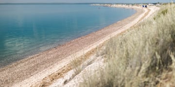 Vacaciones 2025: las 3 playas argentinas que poseen aguas cálidas y cristalinas ideales para visitar en familia.