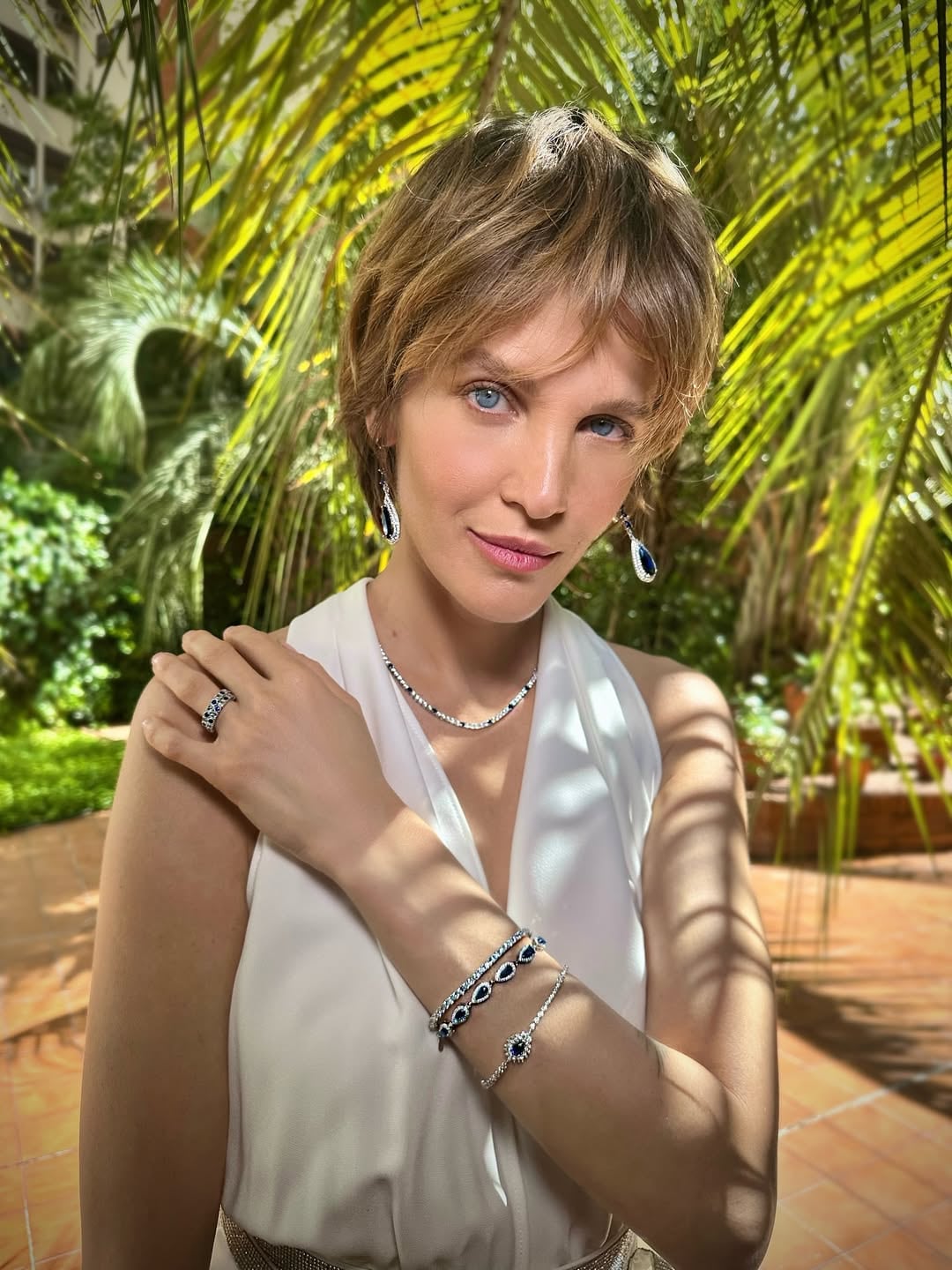 Liz Solari marcó tendencia con un look total white al límite de la censura y dio cátedra de audacia