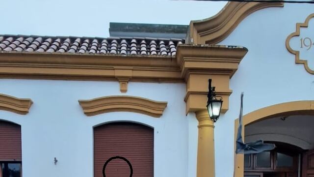 Balearon la Municipalidad de Coronel Rosales y otros locales