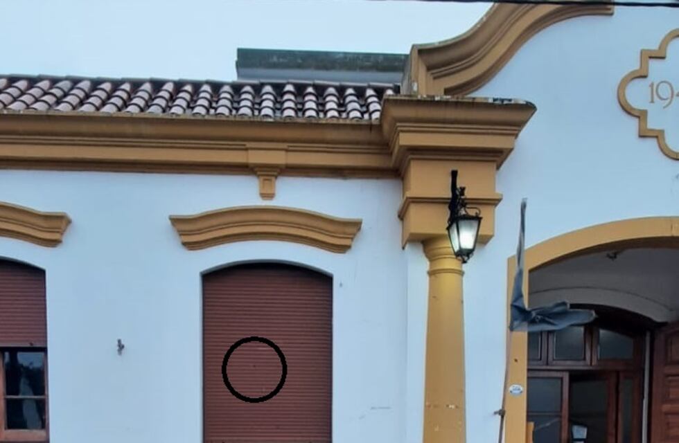 Balearon la Municipalidad de Coronel Rosales y otros locales