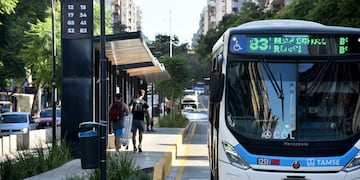 Sólo Bus en bulevar Chacabuco - Maipú, desde la plaza España hasta Olmos. (José Gabriel Hernández / La Voz)