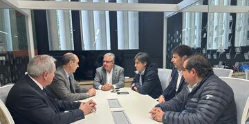 El gobernador Raúl Jalil se reunió con el country manager de Glencore Cobre Argentina, Juan Donicelli, y el presidente de YMAD, Juan Limodio.