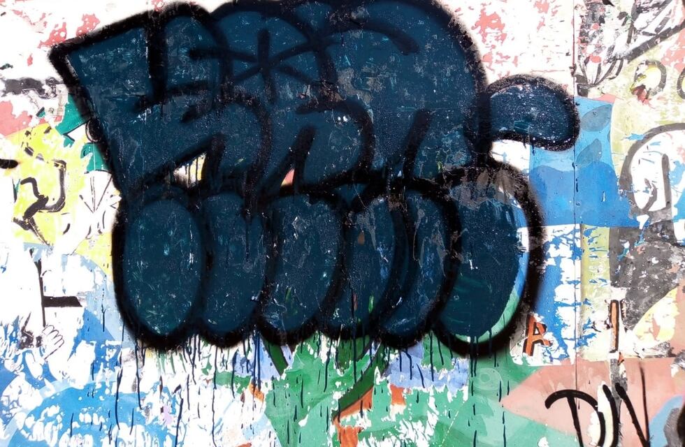 Hacían pintadas, los vio la GUR y fueron detenidos por la Policía