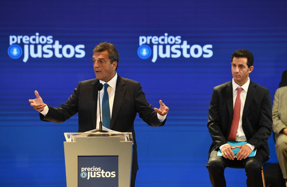 El Gobierno reconoce que la inflación se recalentó en enero y puso en jaque el plan de Massa