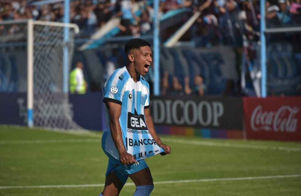 Video: el golazo de Axel Oyola para que Racing lo de vuelta ante Deportivo Madryn