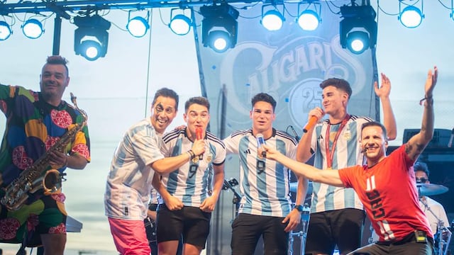 Los Caligaris y Julián Álvarez. ¡Qué banda!