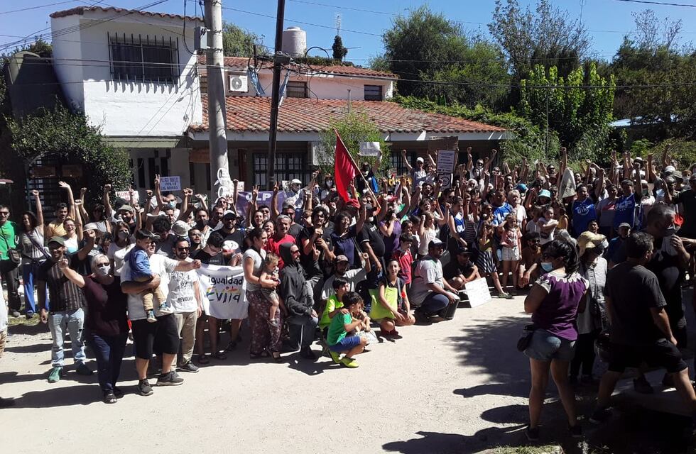 Vecinos de Villa Los Aromos marcharon para repudiar los dichos de su jefa comunal