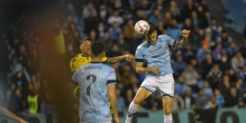 De cabeza, Pablo Vegetti puso arriba a Belgrano en el primer tiempo ante Flandria (Facundo Luque / La Voz).