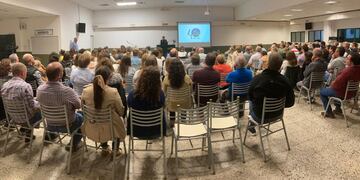 Se llevó a cabo en la Escuela Agropecuaria de Tres Arroyos una charla sobre Inteligencia Artificial