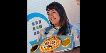 La boxeadora jujeña Brenda "La Pumita" Carabajal subirá al ring del Luna Park de Buenos Aires este viernes para enfrentar a la brasileña Danila Ramos.