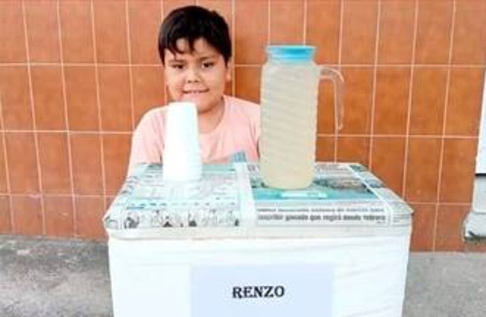 Viral: tiene 8 años y vende limonadas para poder irse de vacaciones