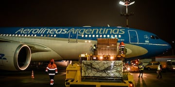 El avión de Aerolíneas Argentina llega esta mañana con las dosis de la vacuna Sputnik V. Crédito: Presidencia de la Nación.