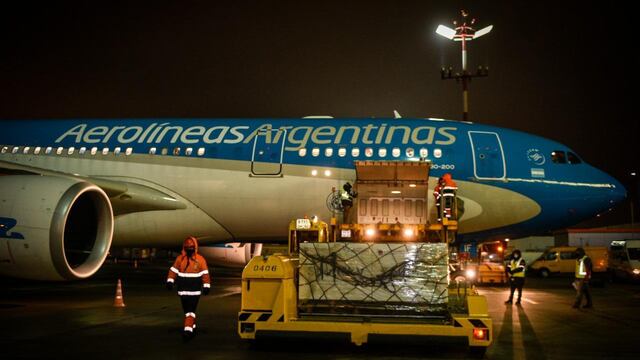 El avión de Aerolíneas Argentina llega esta mañana con las dosis de la vacuna Sputnik V. Crédito: Presidencia de la Nación.