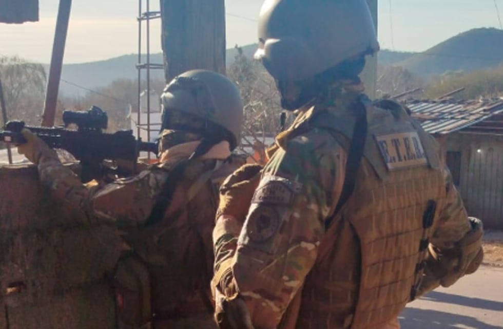 Detuvieron al exsargento que se atrincheró con su pareja y le disparó a la Policía de Córdoba