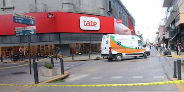 Por el hecho de sangre se hizo un cerco policial, en pleno centro de Río Cuarto (foto, Puntal).