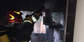 Investigan un incendio en la ciudad de Córdoba.