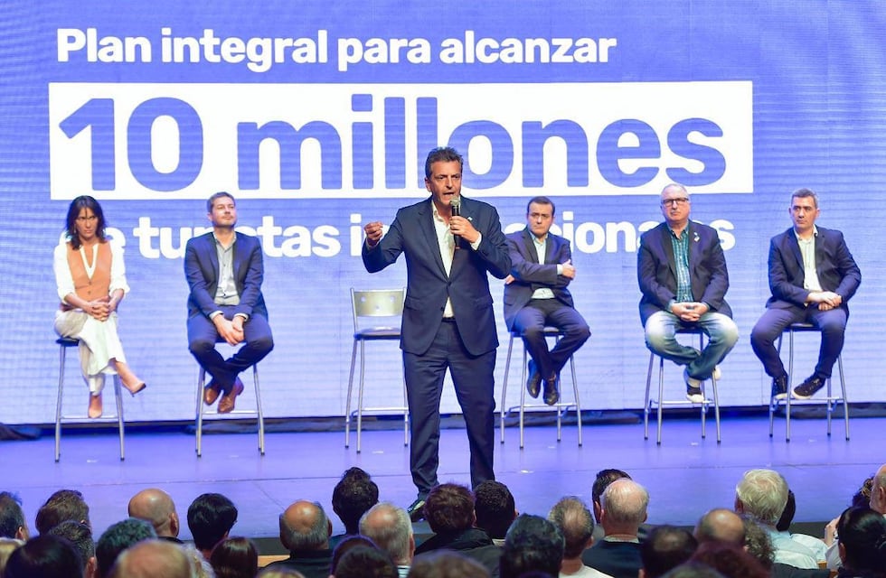 Gira federal: en Misiones, Massa defendió el Previaje y alertó por la eliminación de subsidios que propone Milei