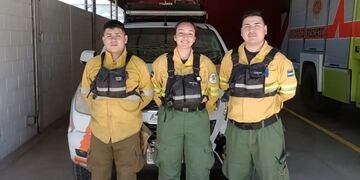 Bomberos de Arroyito: Selene Mena, Braian Martinez y Cabo 1° BV Juan Villa