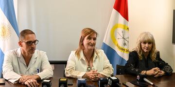 El subdirector del Hospital de Rafaela, Alejandro Fiorillo,  la secretaria de Salud de la provincia, Andrea Uboldi y la subsecretaria de Tercer Nivel de Atención, Patricia Morales