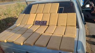 Un conductor trasladaba más de 30 kilos de cocaína en una Fiat Duna.