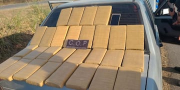 Un conductor trasladaba más de 30 kilos de cocaína en una Fiat Duna.