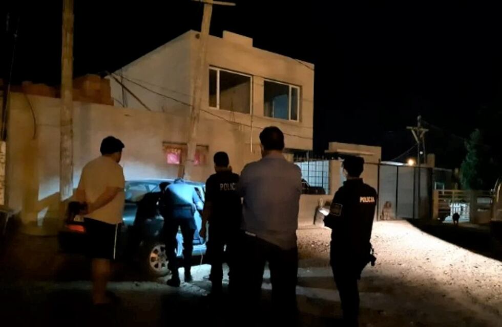 Chubut: obligó a un remisero a ayudarlo a robar y luego lo abandonó en medio de un cementerio