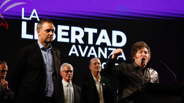Acto de cierre Campaña. Manuel Adorni, candidato legislativo la Libertad Avanza por Ciudad Buenos Aires, junto al presidente Javier Milei. (Gentileza Clarín)