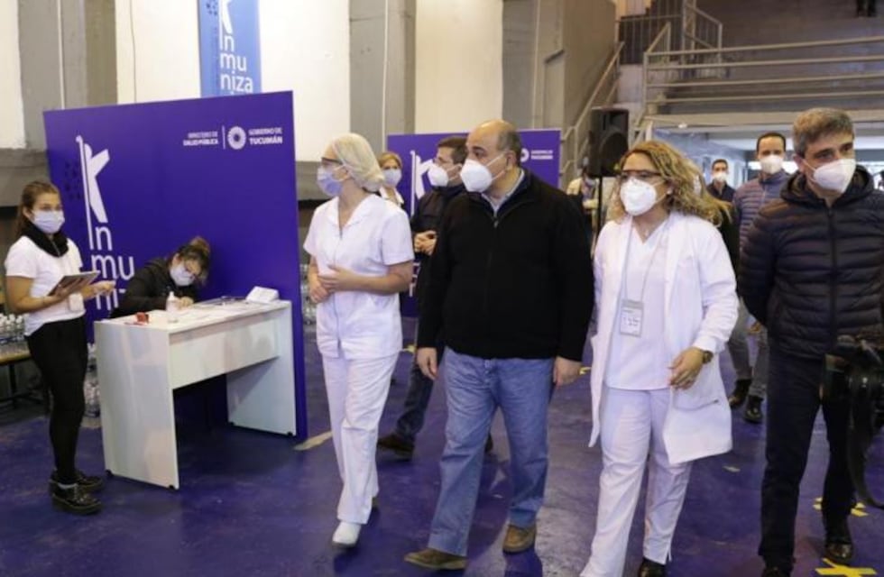 Juan Manzur: “El COE está evaluando los pasos a seguir porque hay que ser muy cautos para flexibilizar”