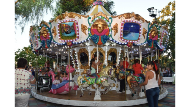 Su abuelo arrancó con la creación de carruseles y la tradición llegó a él en Rosario.
