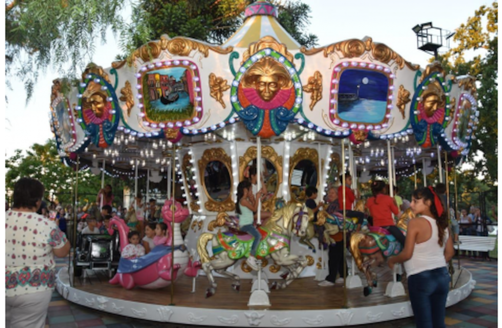 Heredó la calesita de su abuelo, superó un duro momento por la pandemia, y no paró: creó el “eco carrusel”