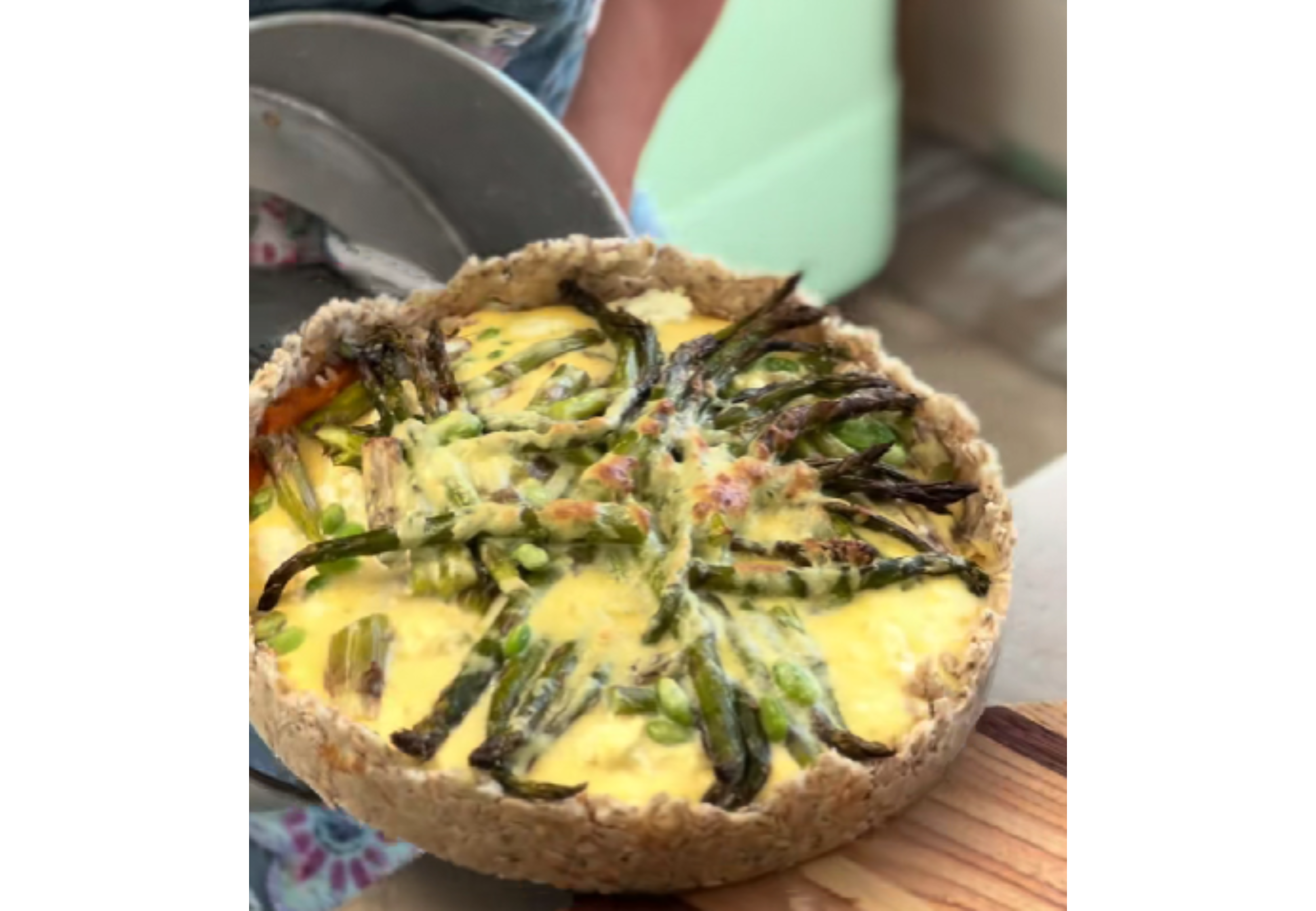 Así queda la tarta de espárragos y zapallo.