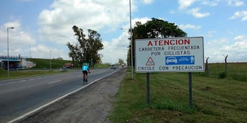 Multaron a dos ciclistas en Córdoba. (José Hernández / La Voz)