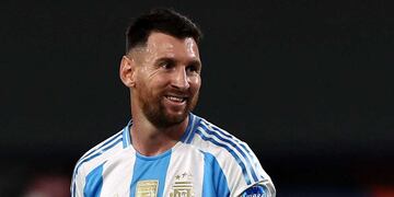 Lionel Messi se sometió a estudios médicos en la Selección argentina y se descartó un posible desgarro en su aductor, ya que solo sufrió una contractura. Foto NA: REUTERS/Agustin Marcarian
