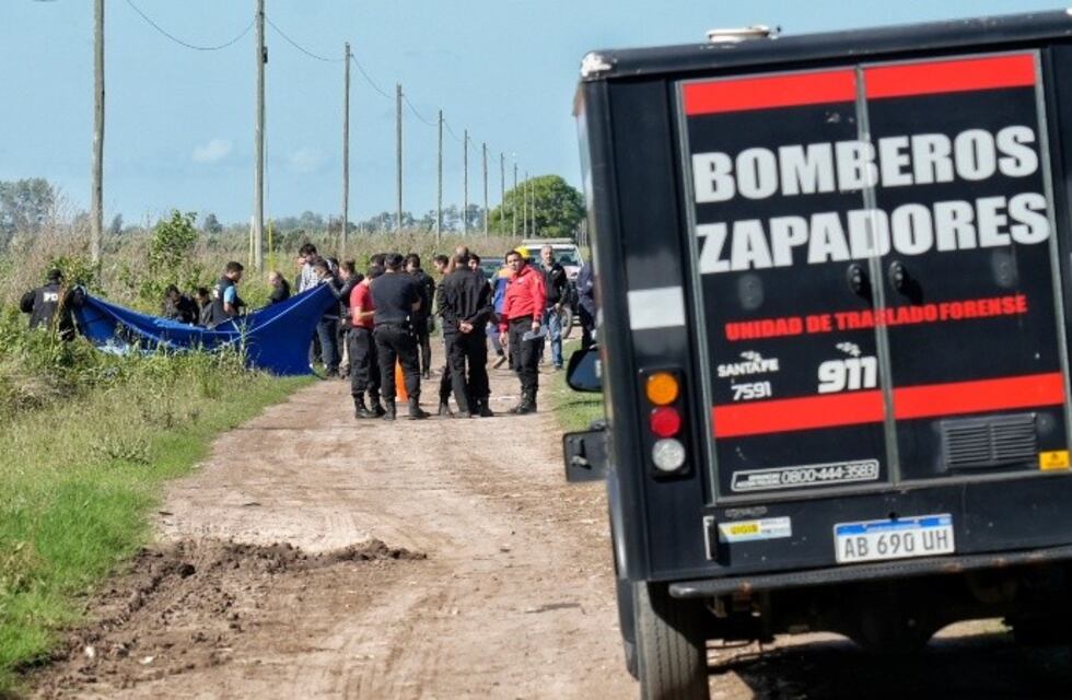 Macabro hallazgo en Alvear: encontraron un cuerpo quemado dentro de una zanja