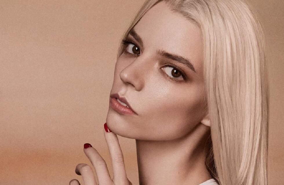 Anya Taylor-Joy deslumbró en el desfile de Dior con un look icónico al mejor estilo Matrix