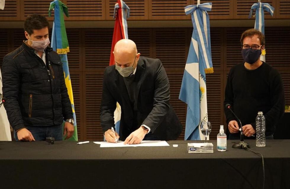 El Intendente Daniel Gómez Gesteira firmó un convenio de colaboración cultural con la Ciudad Autónoma De Buenos Aires y diferentes ciudades del país.