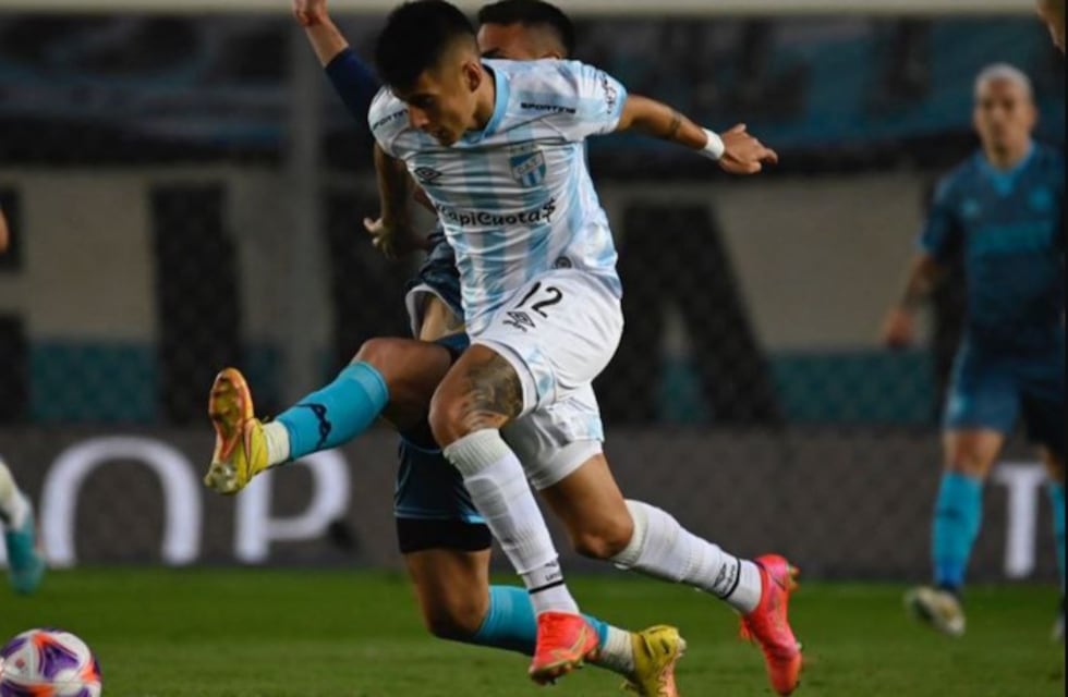 ¡Apenas afuera! Mateo Coronel erró un mano a mano increíble ante Racing